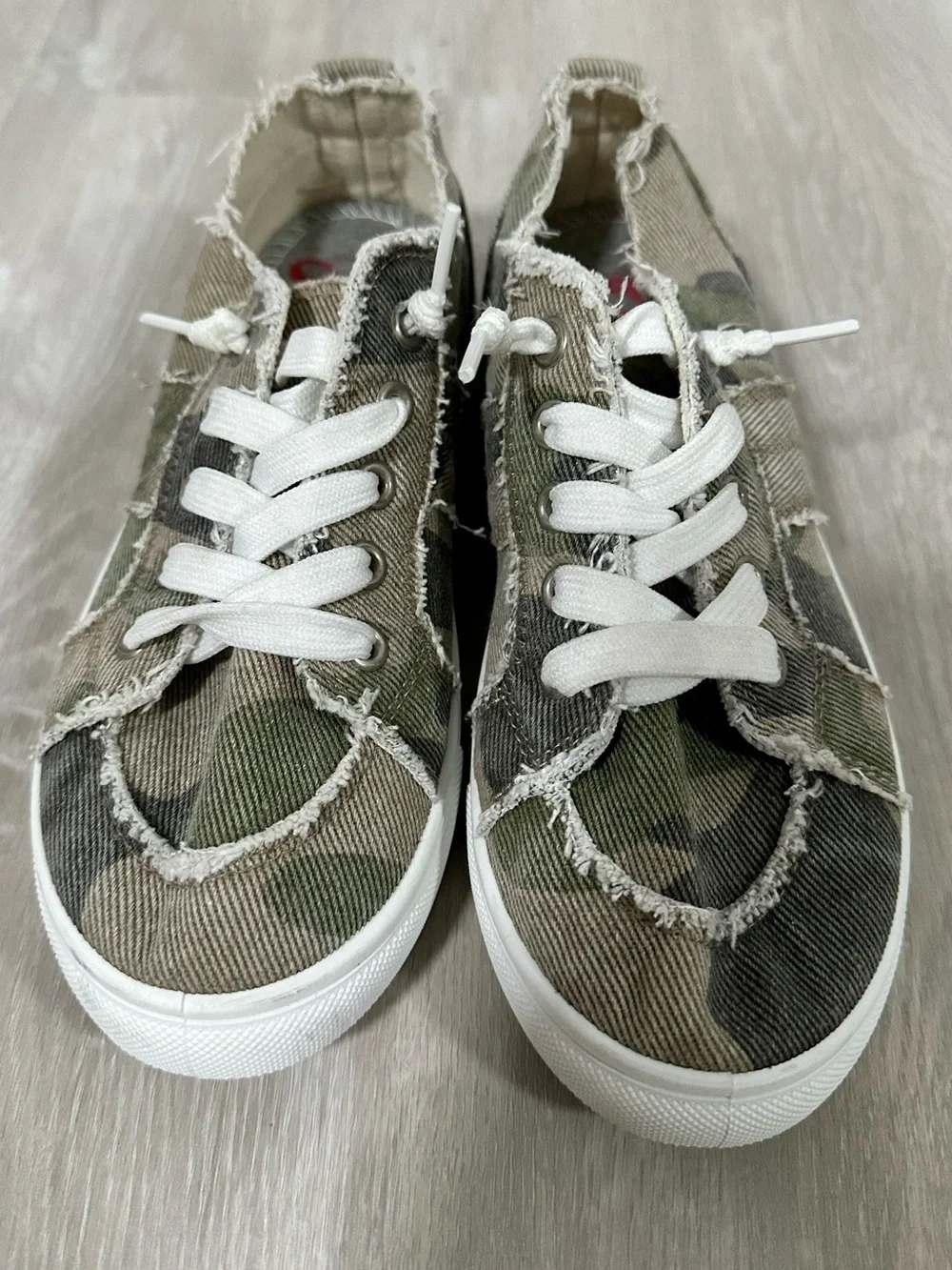 Kids Camouflage Canvas Sneakers Distressed Style Lace Up Size girls big 2